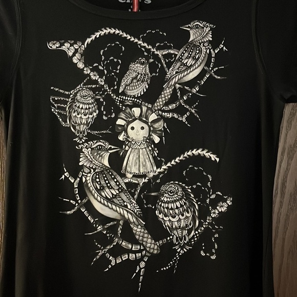 Ay Güey black capped sleeved shirt with bird/doll design. Size S. NWT - Picture 4 of 7